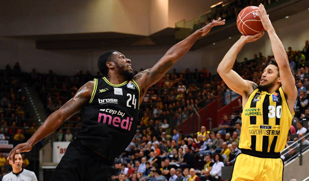 罗宾逊和巴 罗宾逊和巴